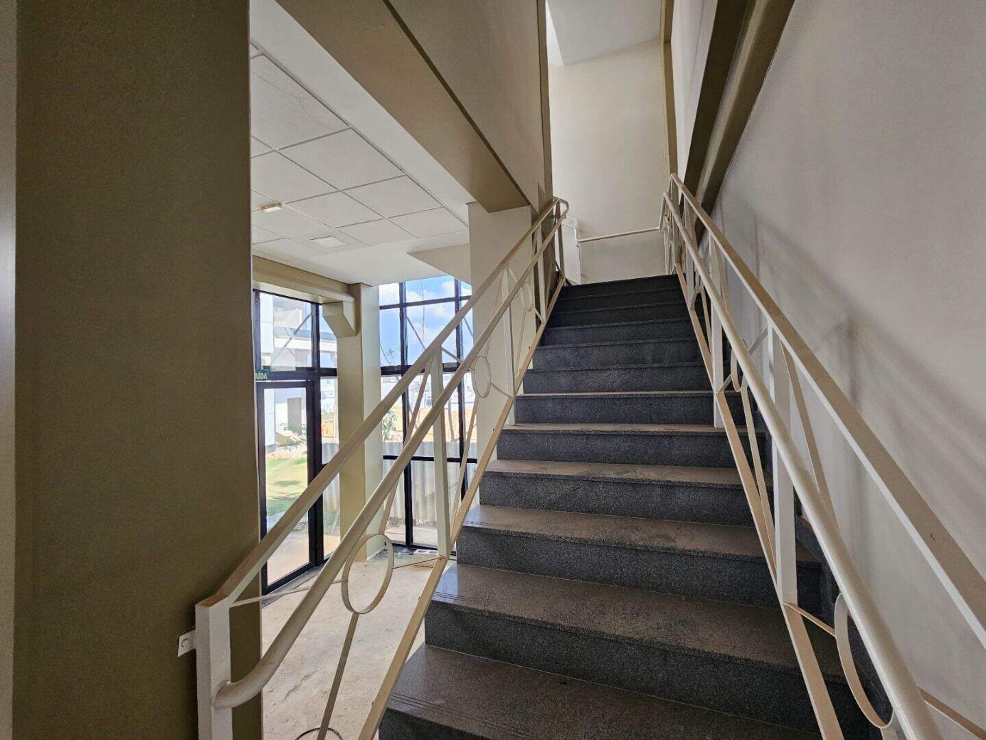 Sala para aluguel no Europark Comercial: 