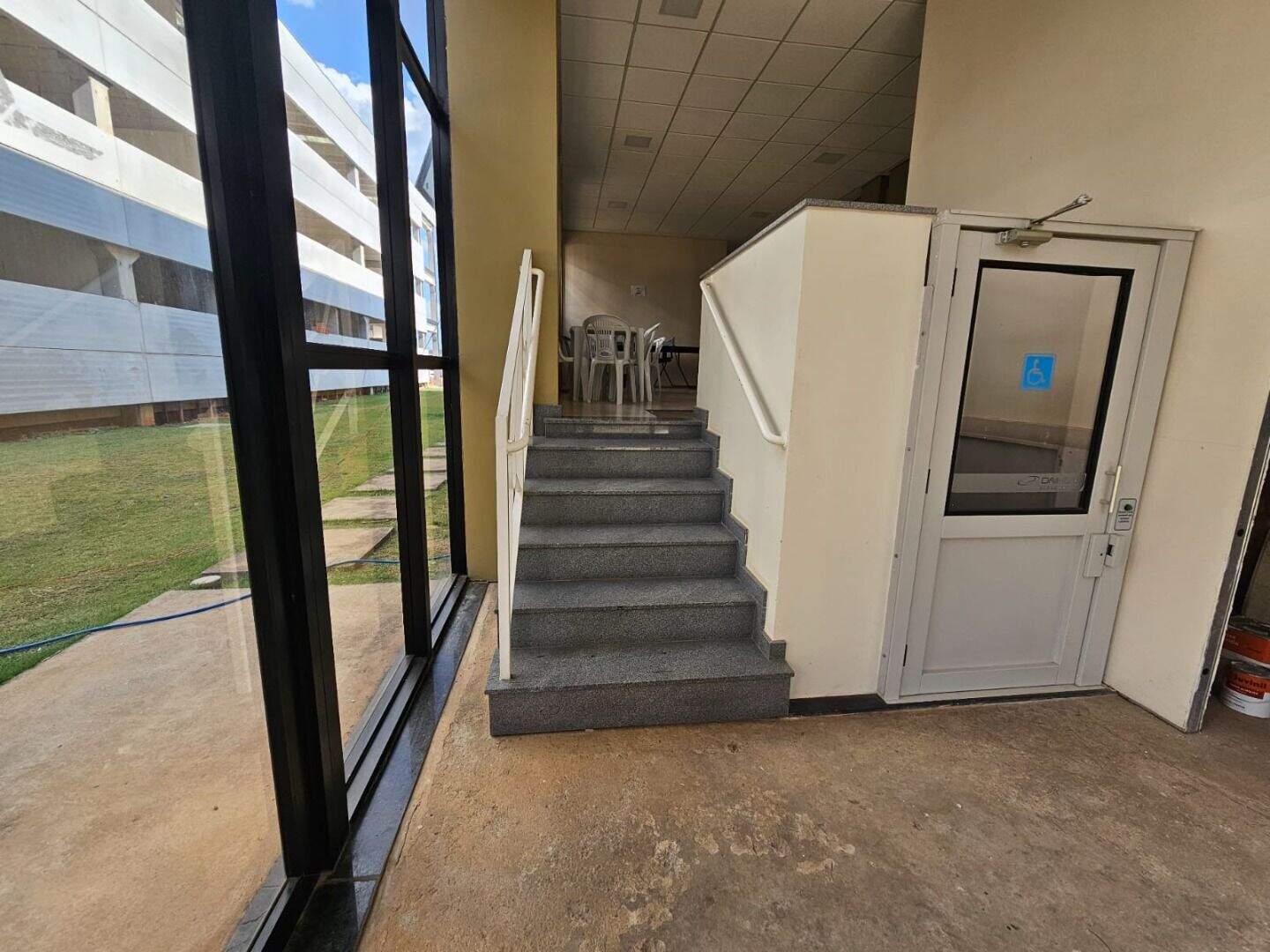 Sala para aluguel no Europark Comercial: 