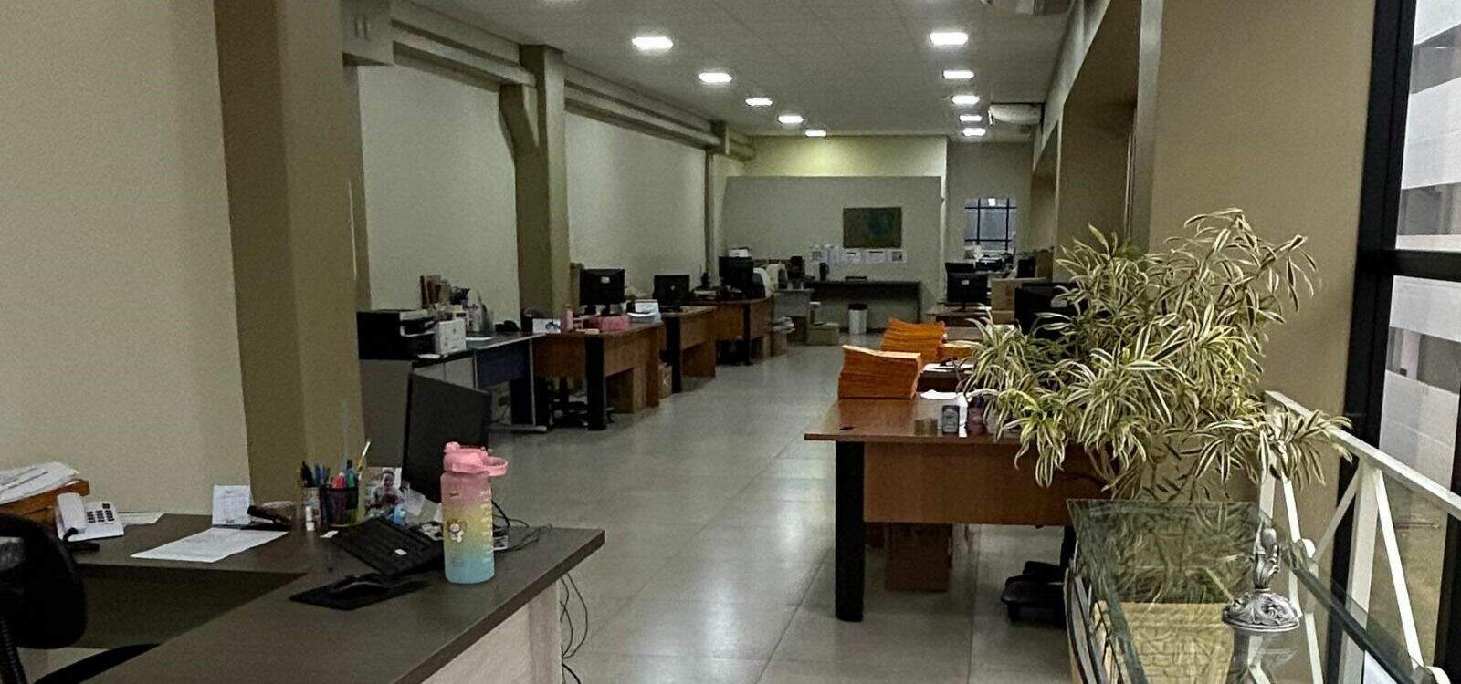 Sala para aluguel no Europark Comercial: 