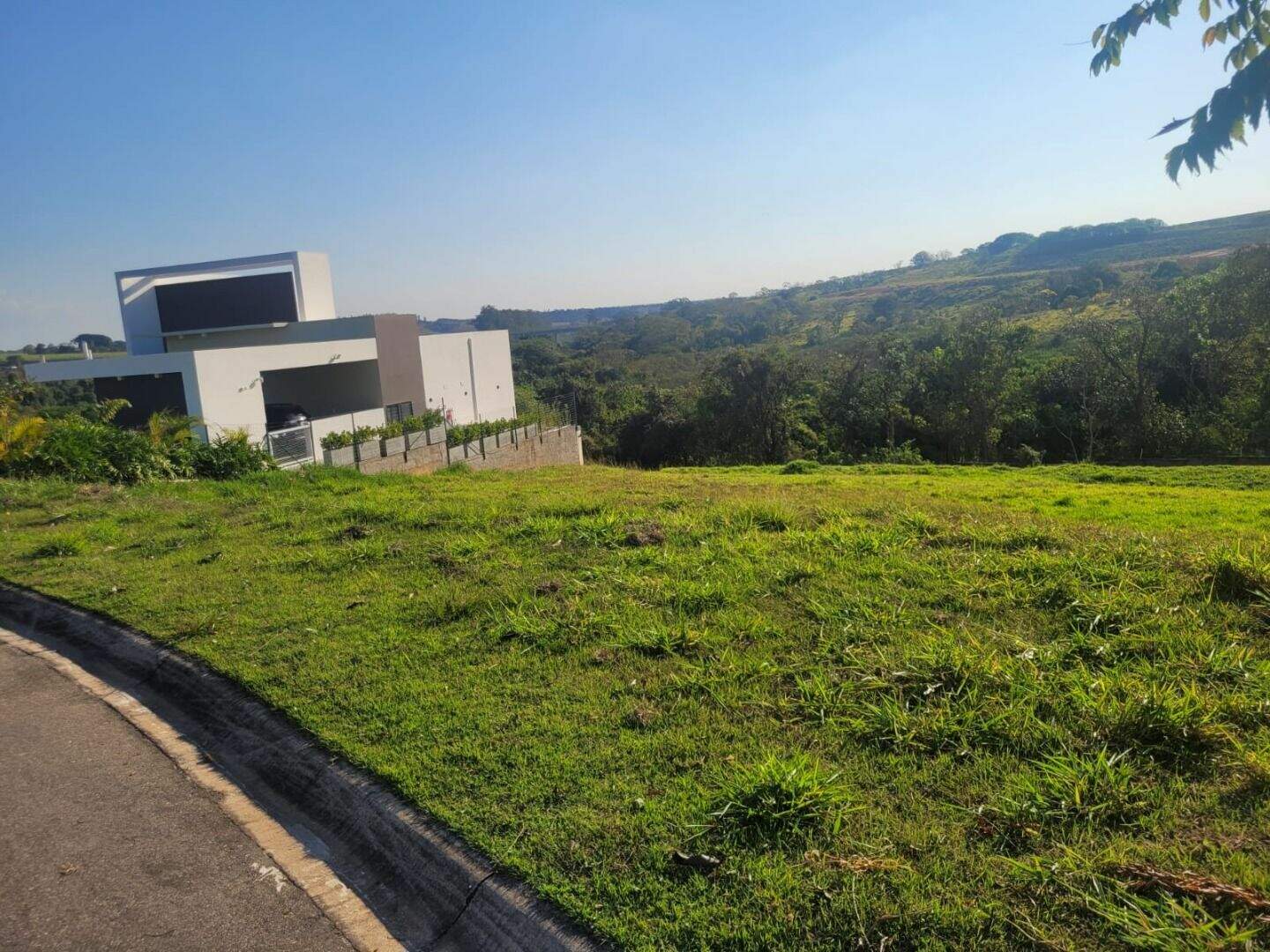 Terreno à venda no Jardim Celani: 