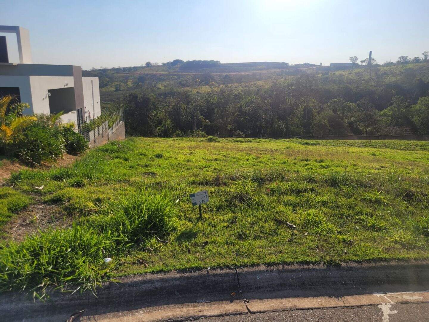 Terreno à venda no Jardim Celani: 