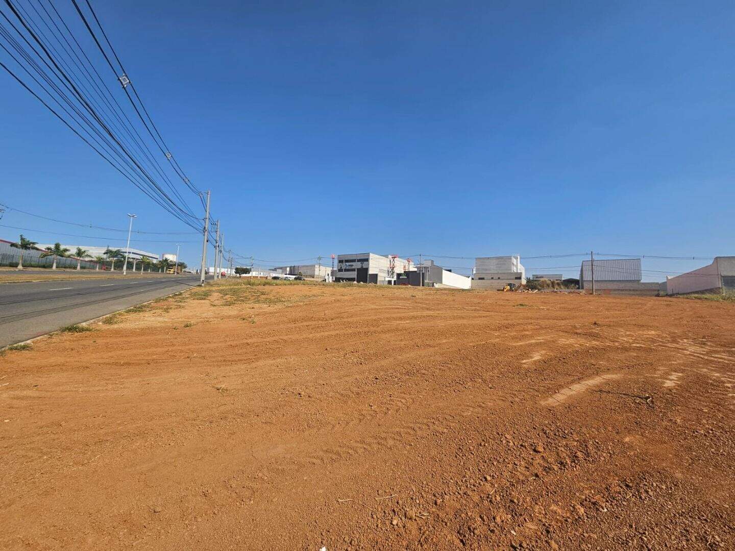 Terreno à venda no Europark Comercial: 