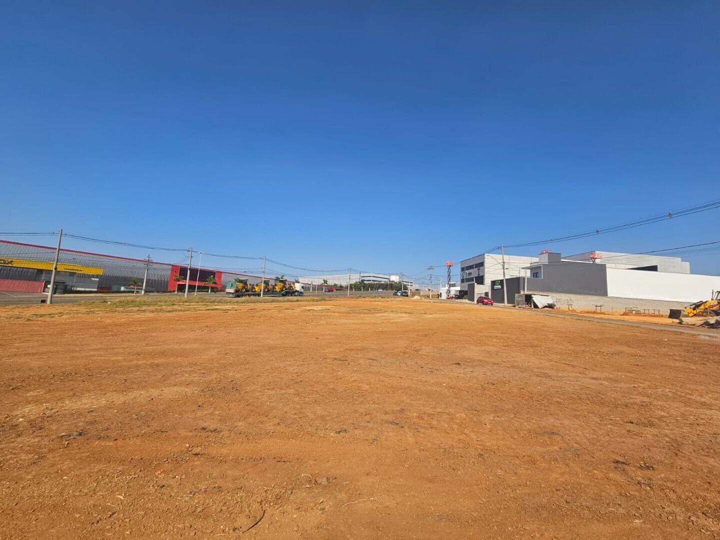 Terreno à venda no Europark Comercial: 