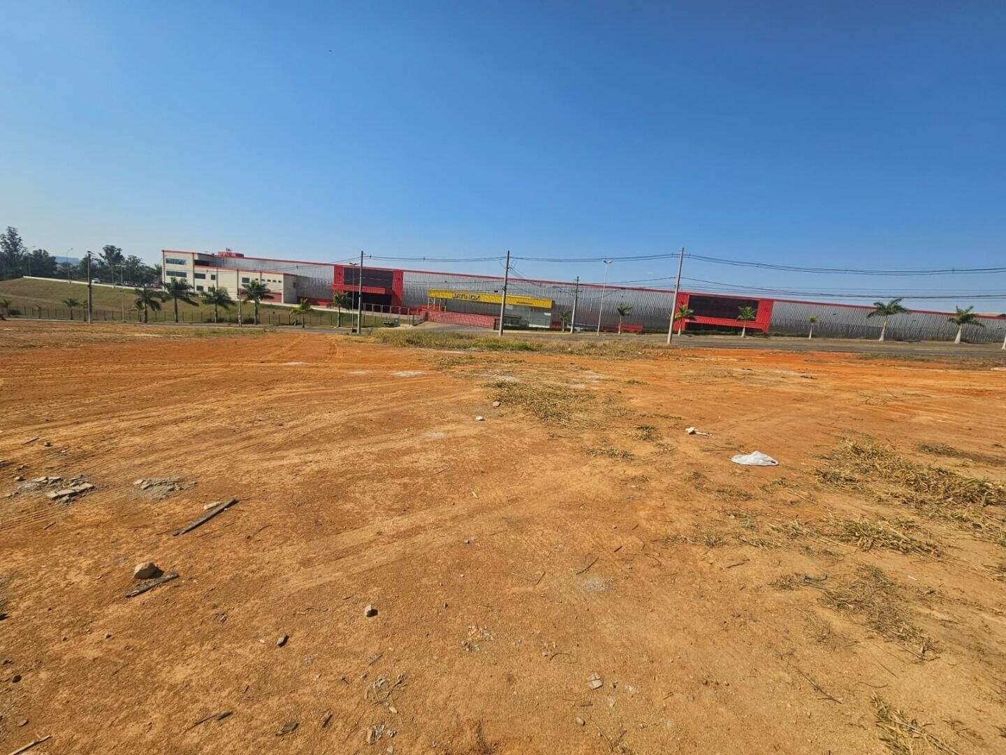 Terreno à venda no Europark Comercial: 