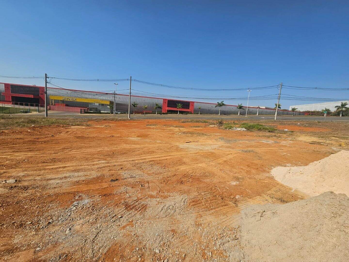 Terreno à venda no Europark Comercial: 