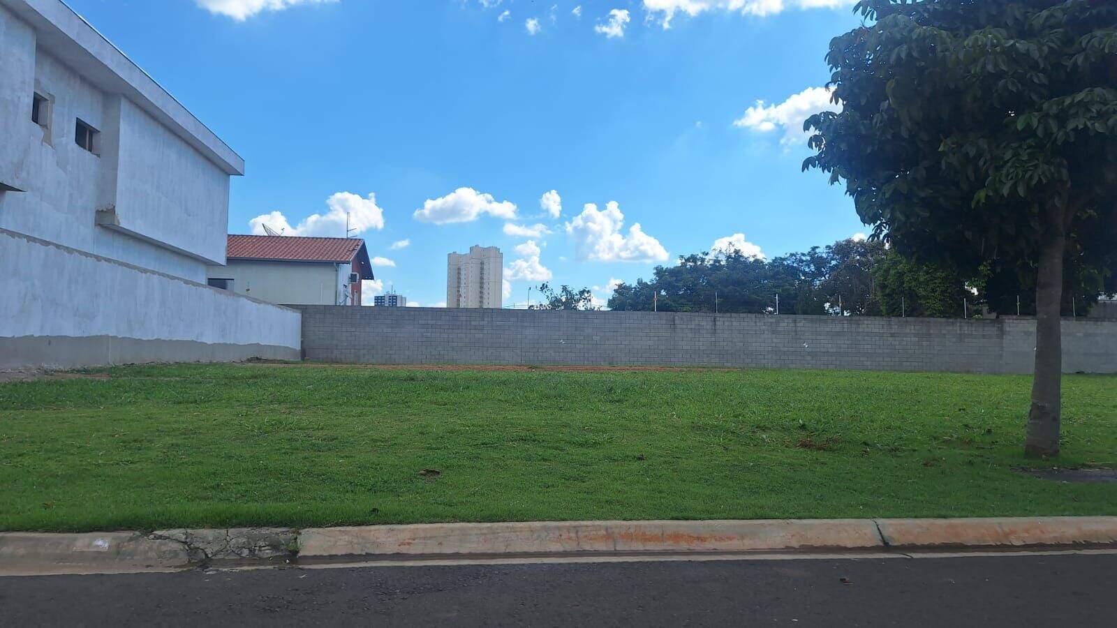 Terreno à venda no Vila Maria Elena: 