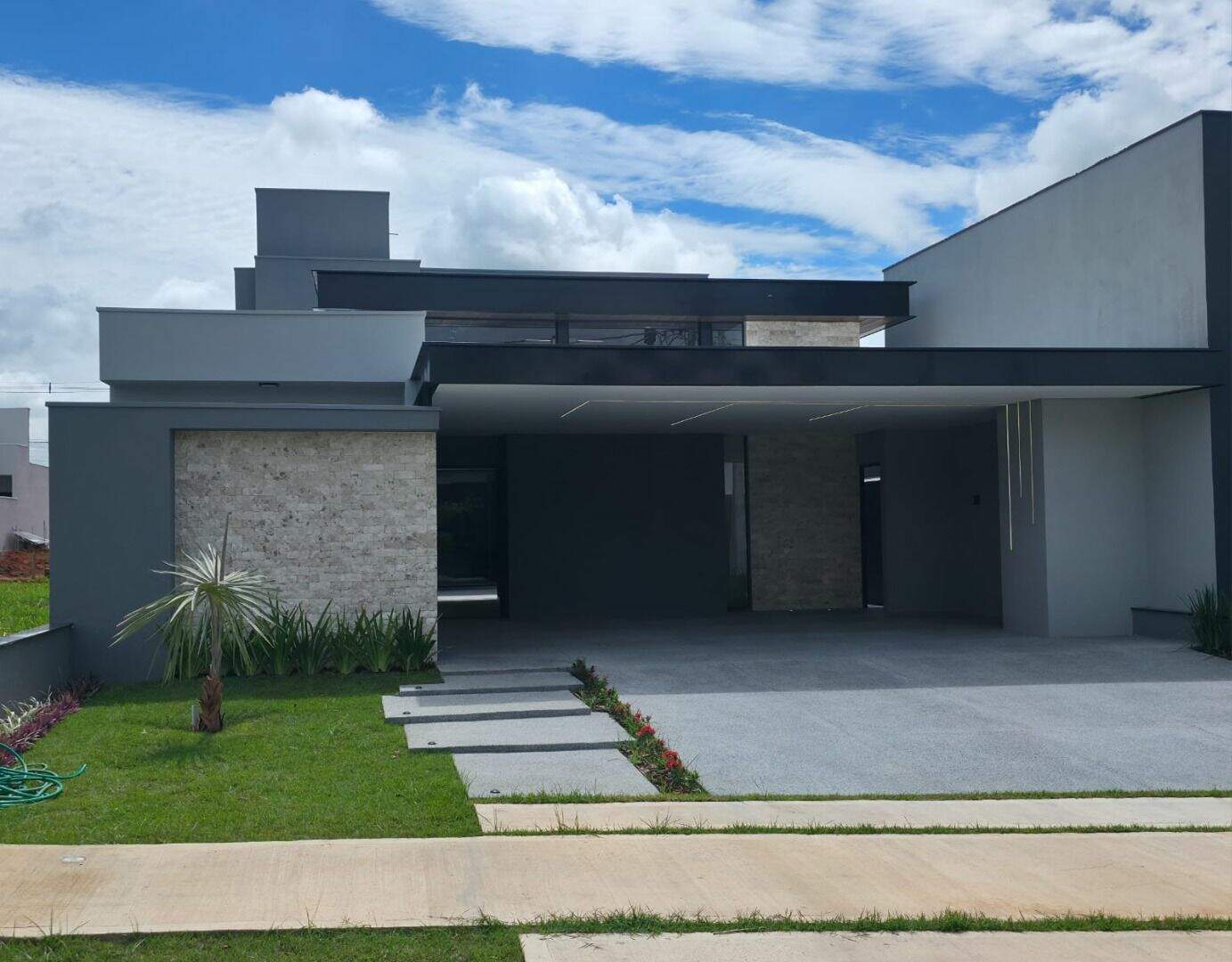 Sobrado à venda no Residencial Evidências: 