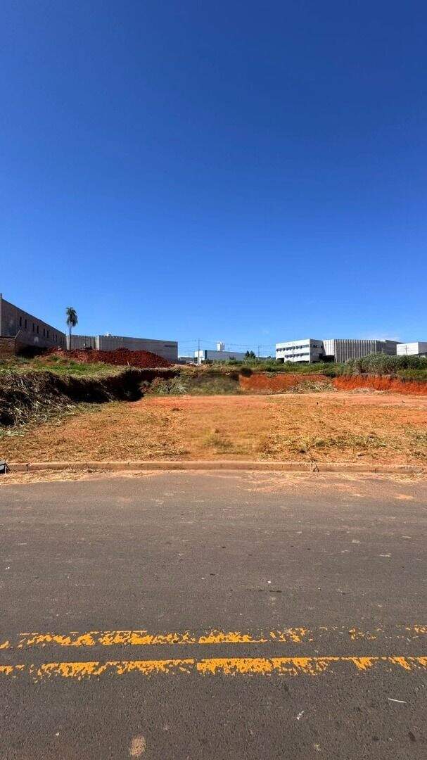 Terreno à venda no Europark Comercial: 