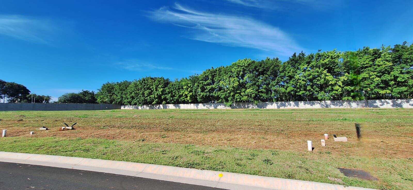 Terreno à venda no Parque das Bandeiras: 