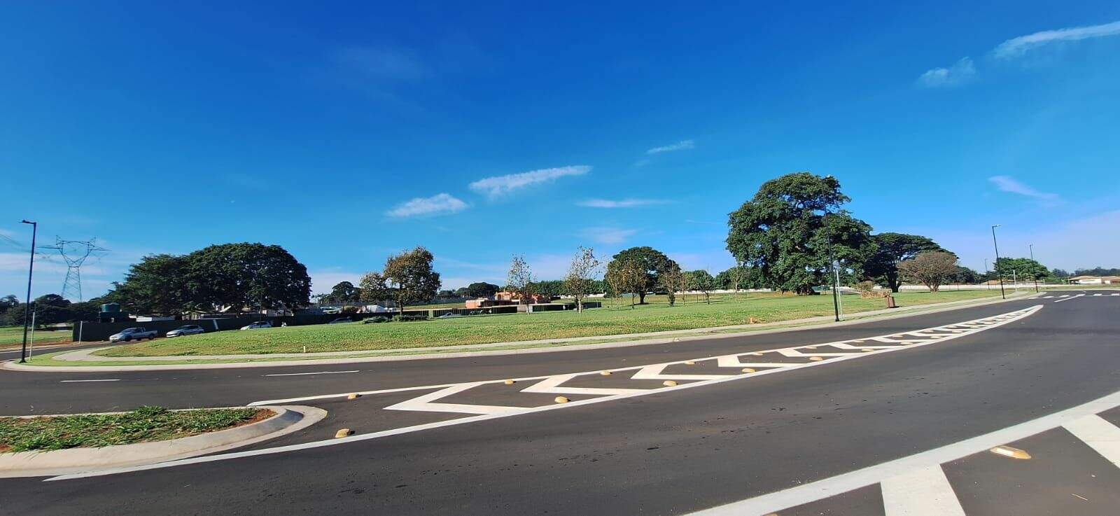 Terreno à venda no Parque das Bandeiras: 