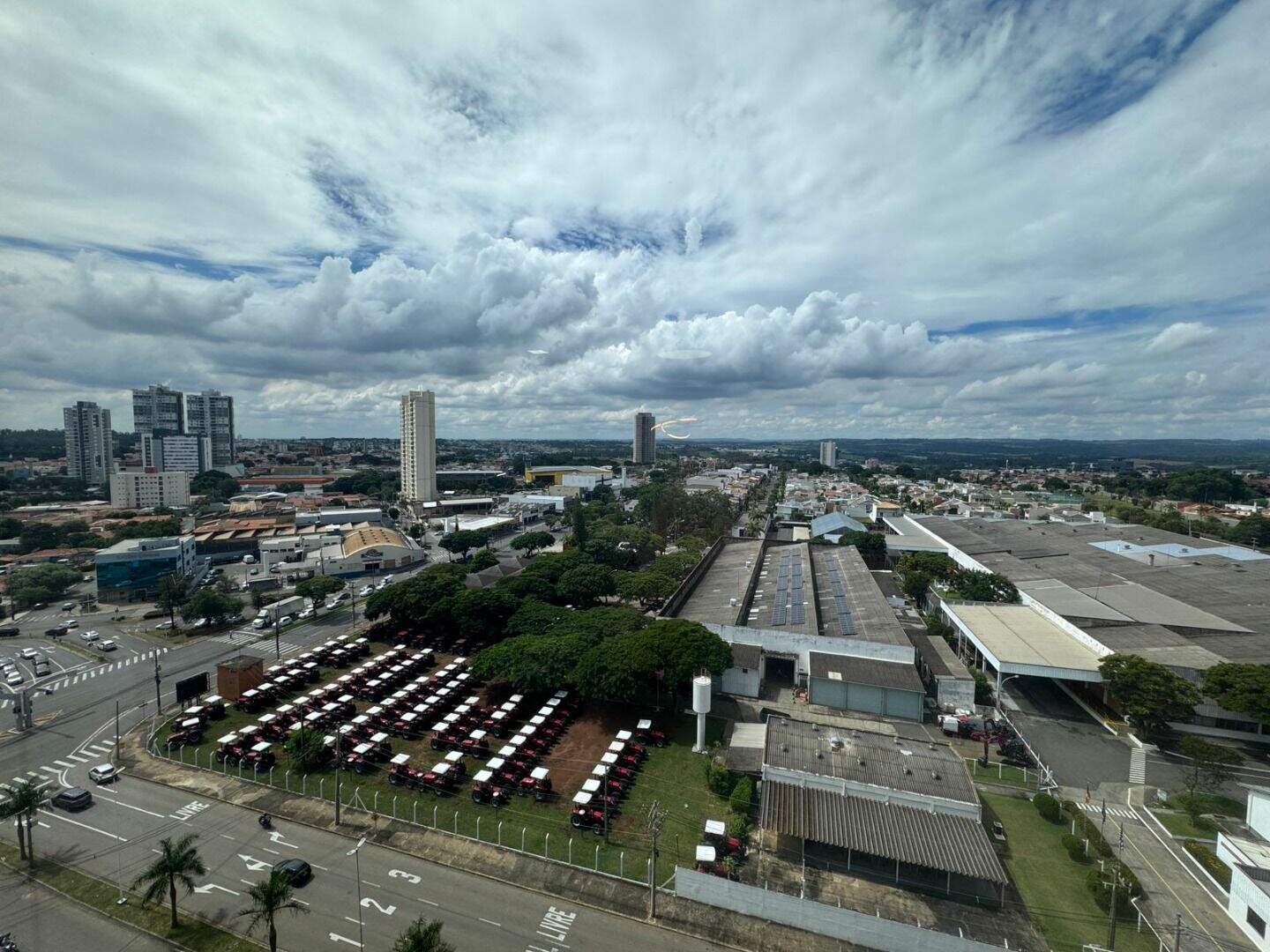 Sala para aluguel no Condomínio Edifício Majestic: 