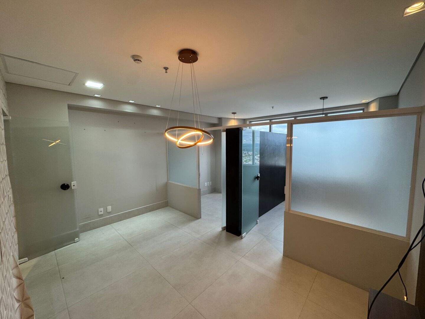 Sala para aluguel no Condomínio Edifício Majestic: 