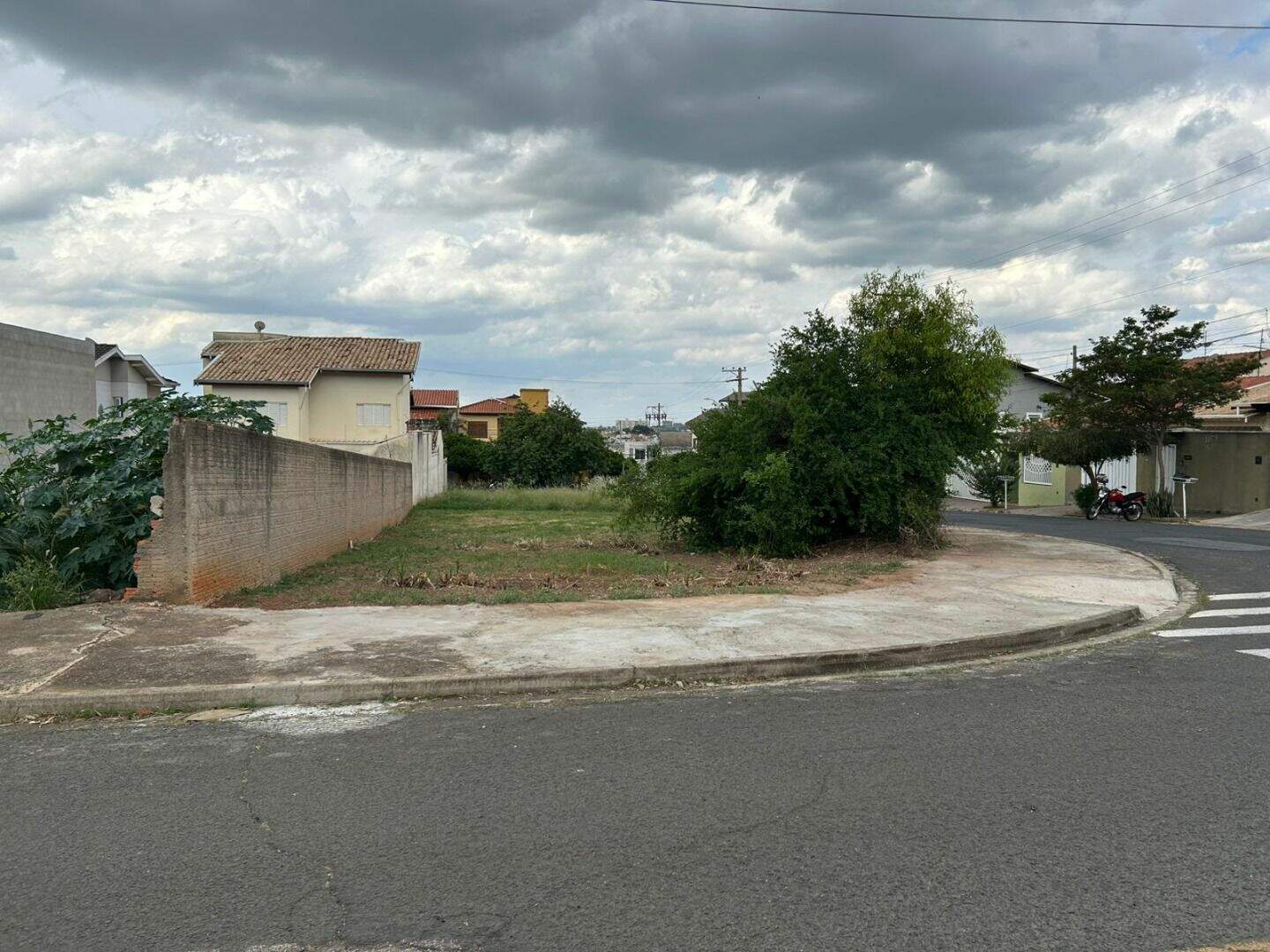 Terreno à venda no Jardim Regina: 