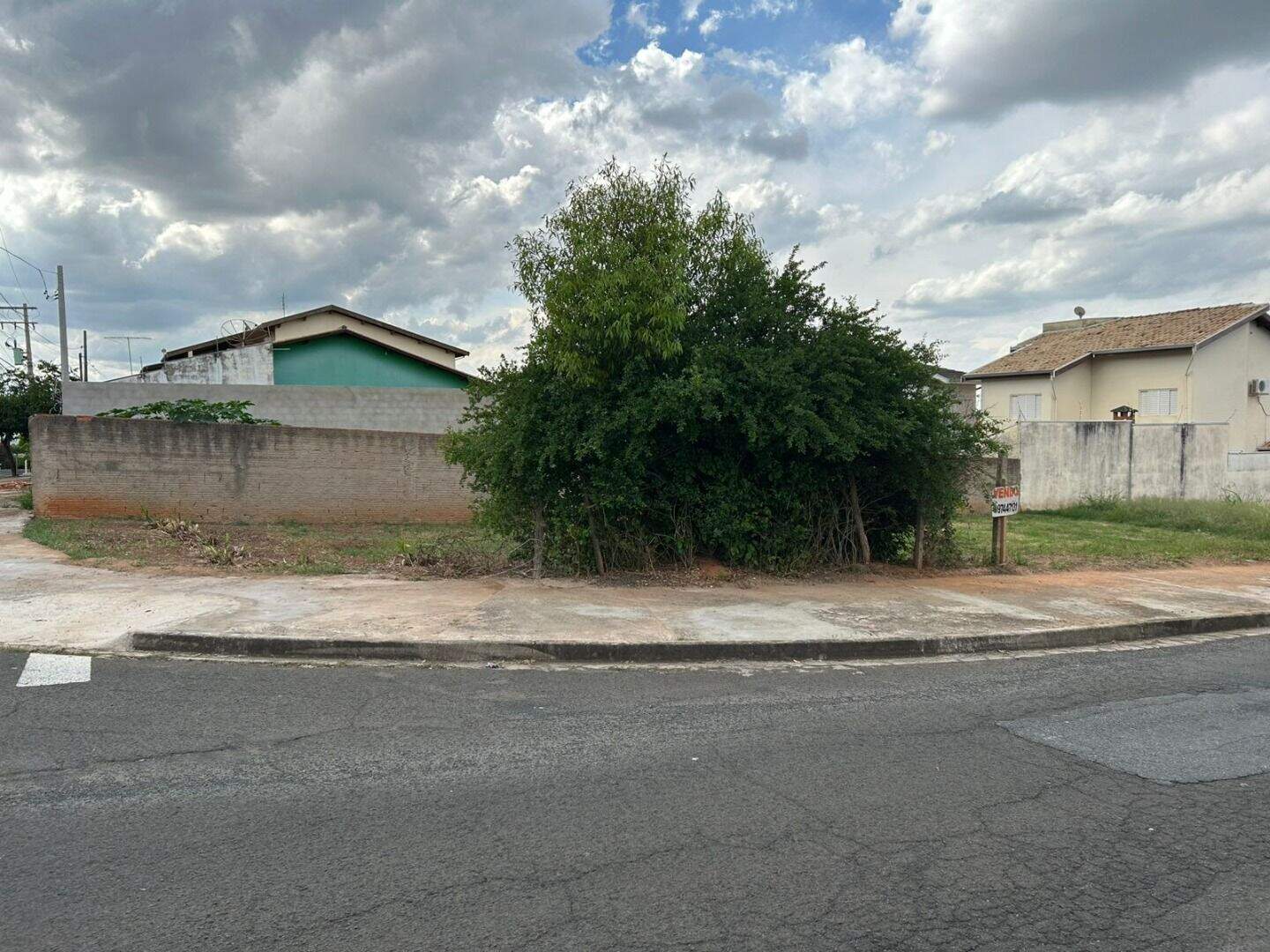 Terreno à venda no Jardim Regina: 