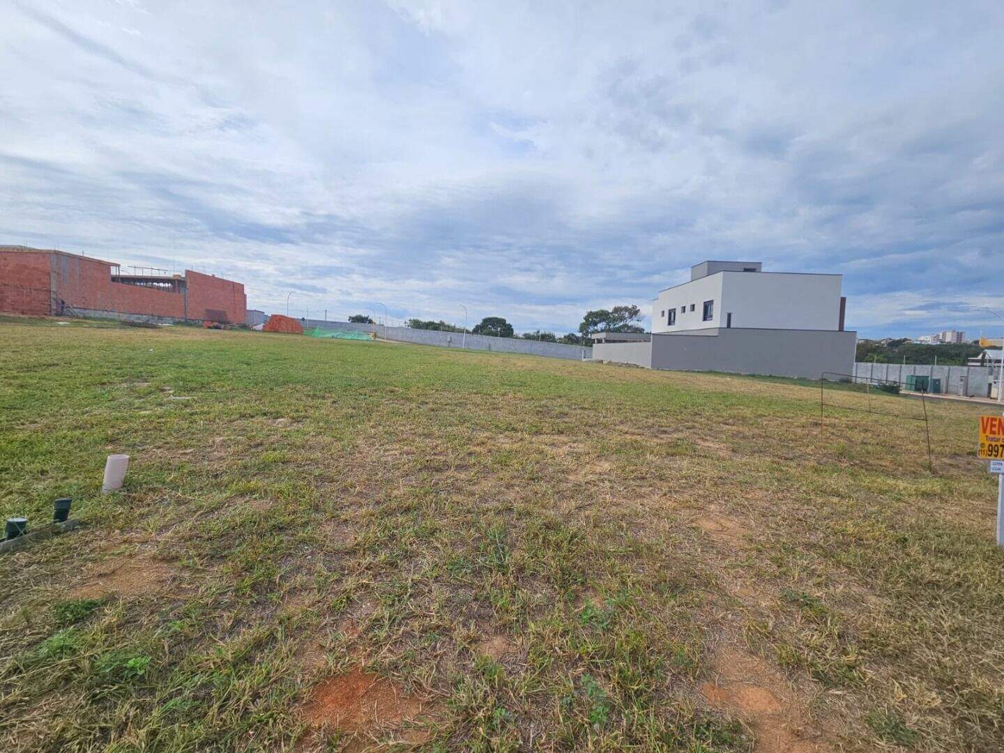 Terreno à venda no Jardim Residencial Dona Maria Candida: 