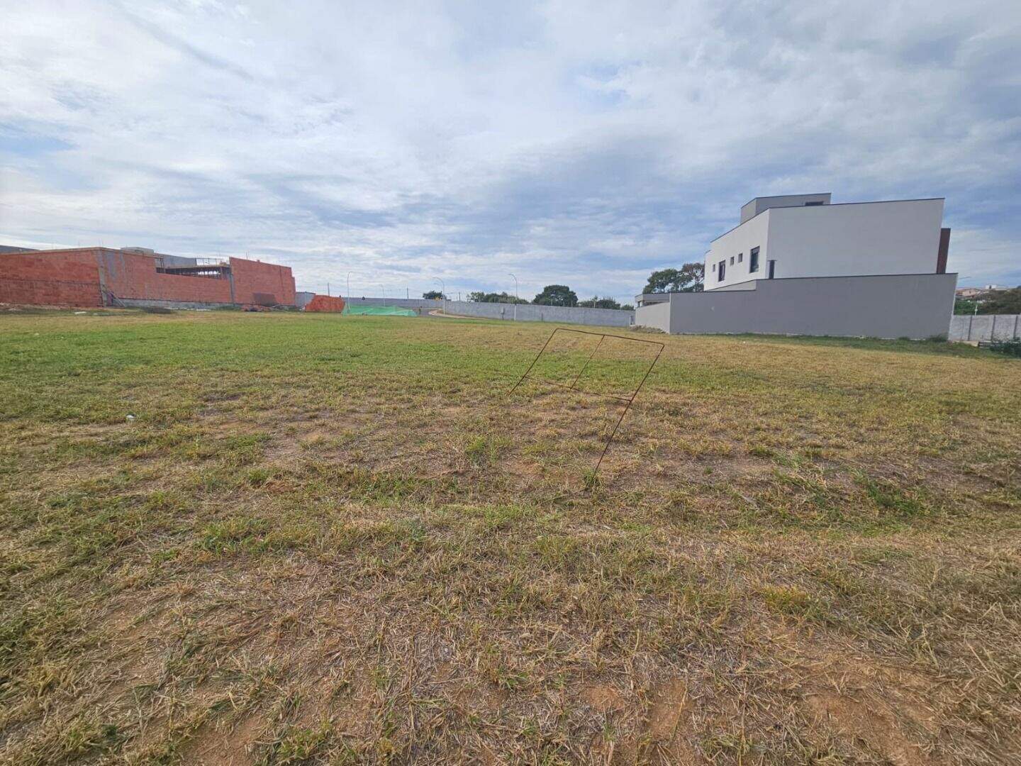 Terreno à venda no Jardim Residencial Dona Maria Candida: 