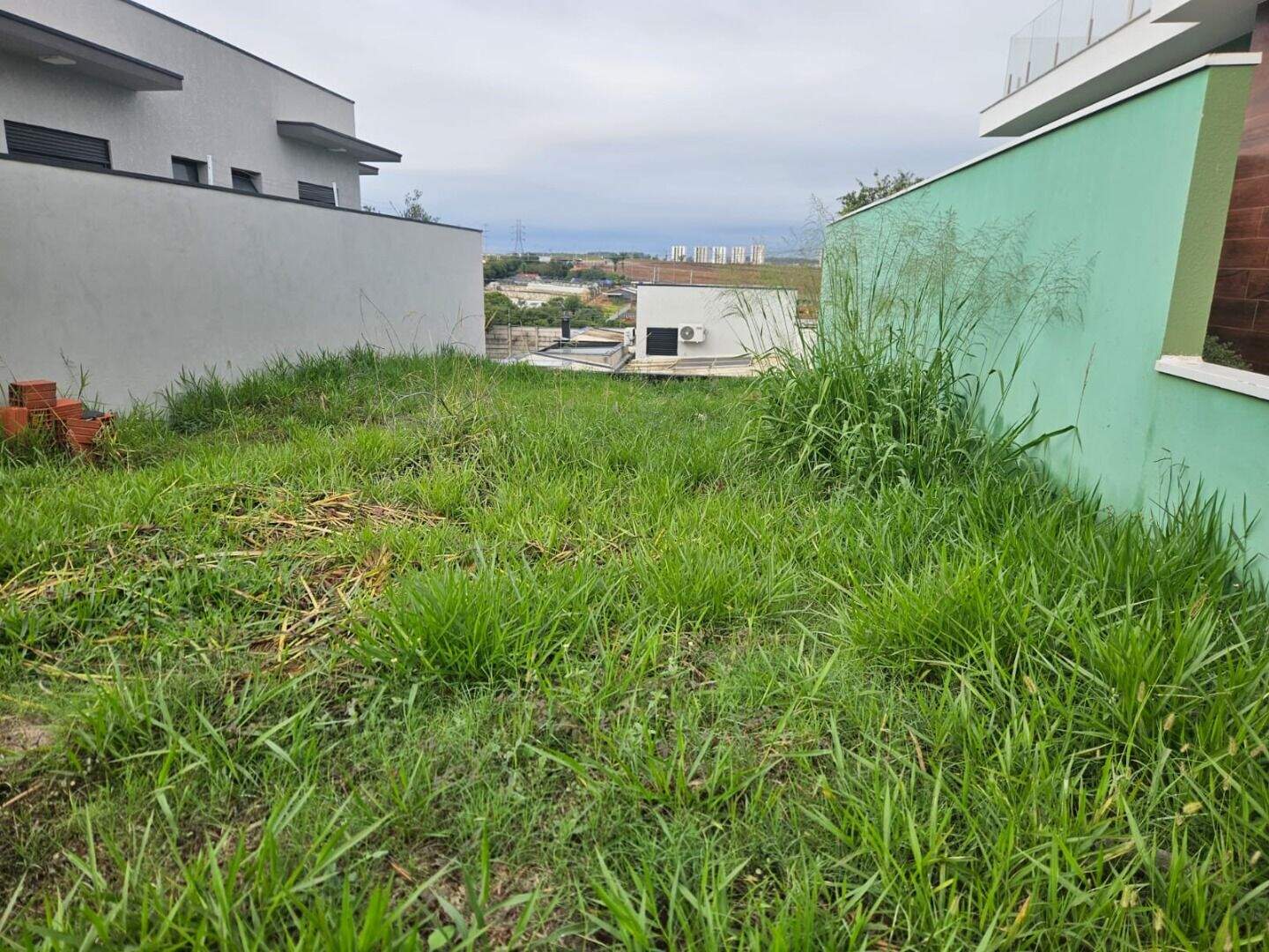 Terreno à venda no Jardins do Império: 