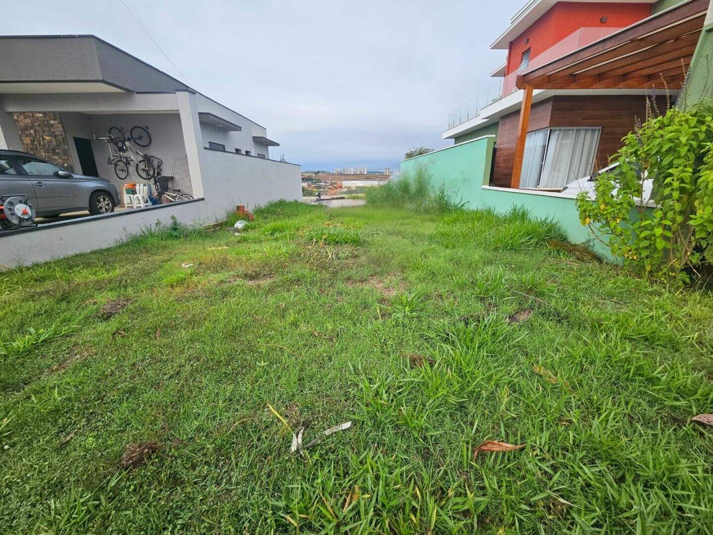 Terreno à venda no Jardins do Império: 