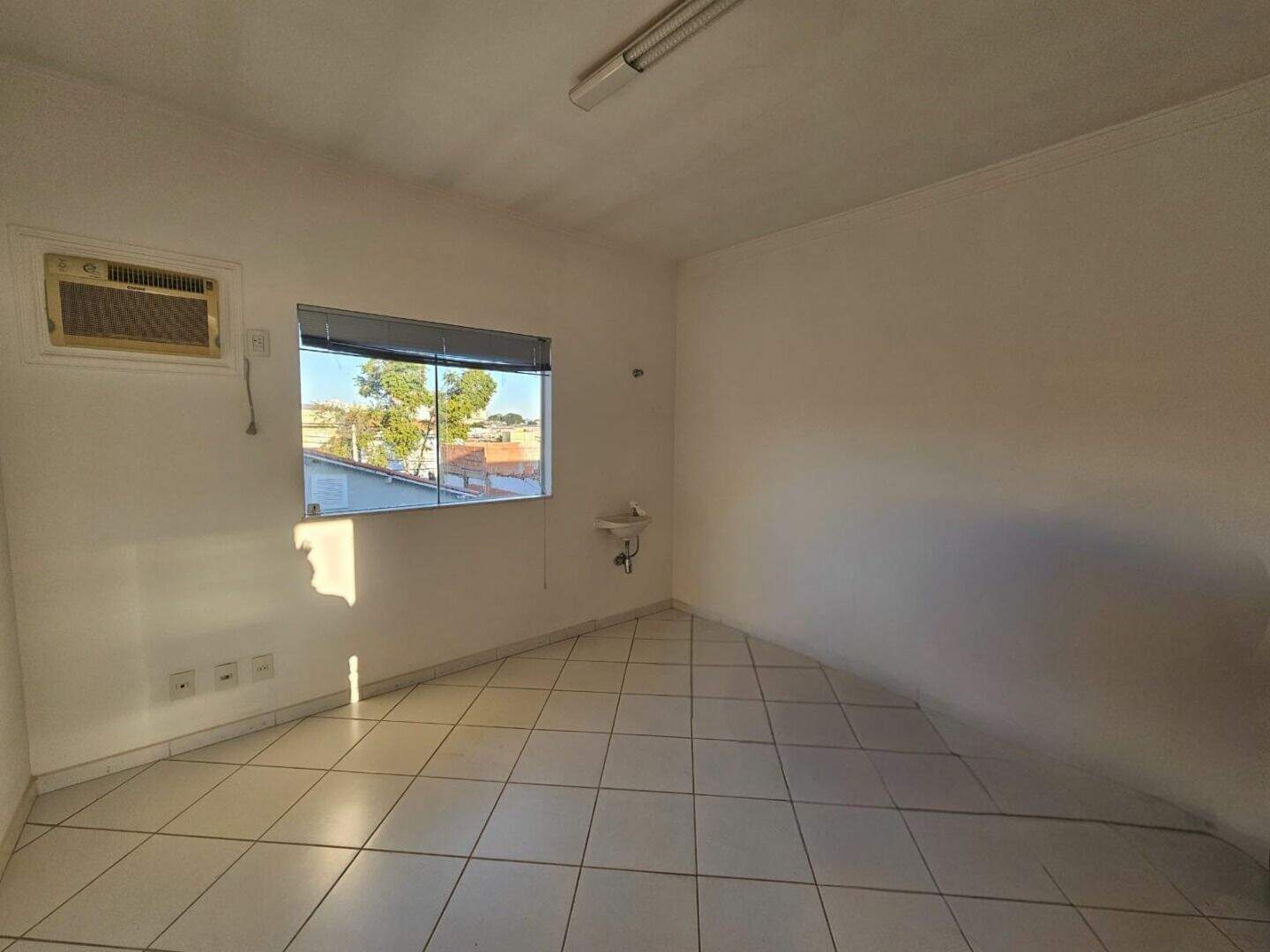 Sala para aluguel no Jardim Pau Preto: 