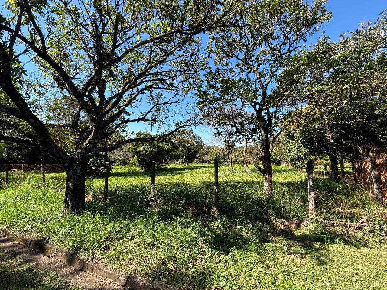 Terreno à venda no Lagos de Shanadu: 