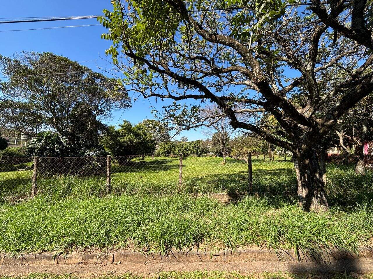 Terreno à venda no Lagos de Shanadu: 
