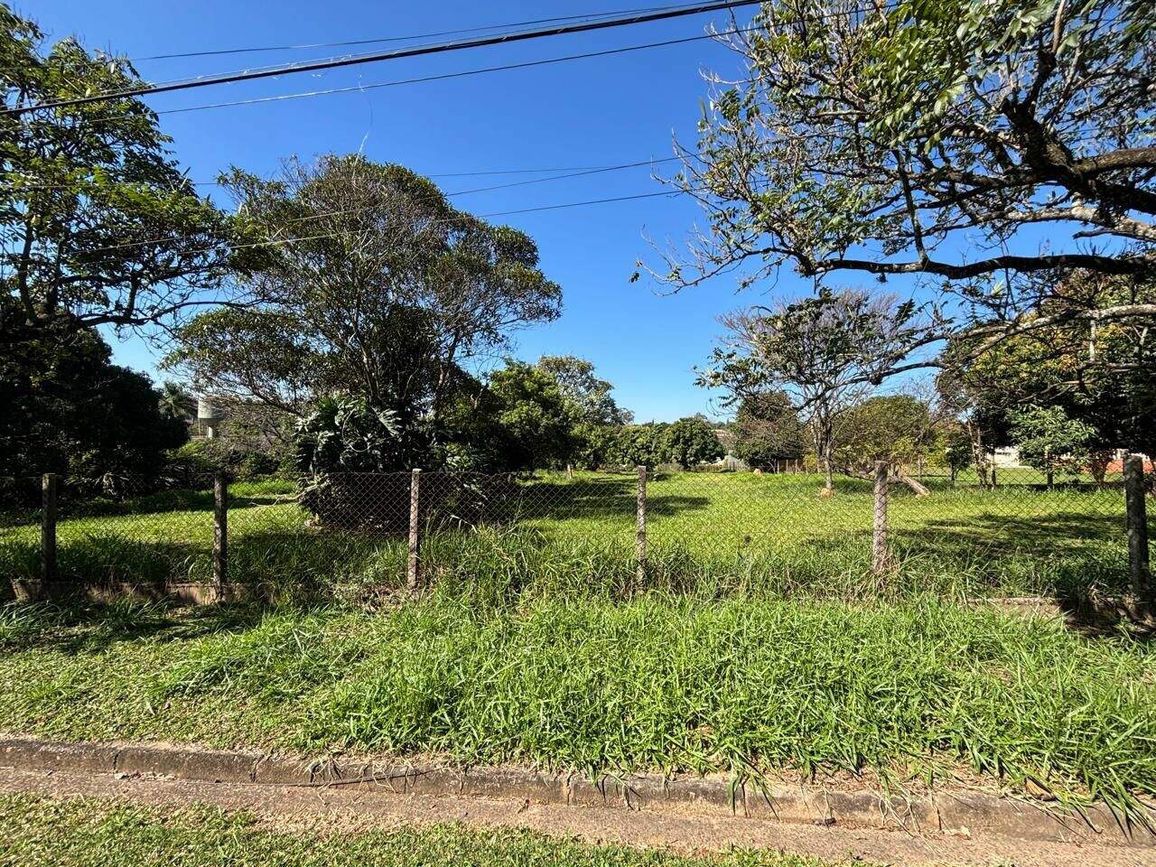 Terreno à venda no Lagos de Shanadu: 