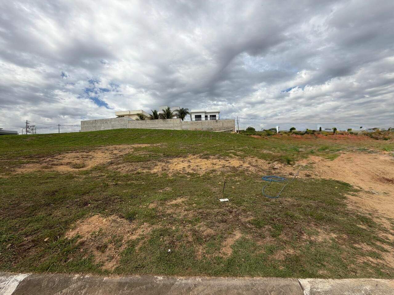 Terreno à venda no Mirante dos Ipês: 