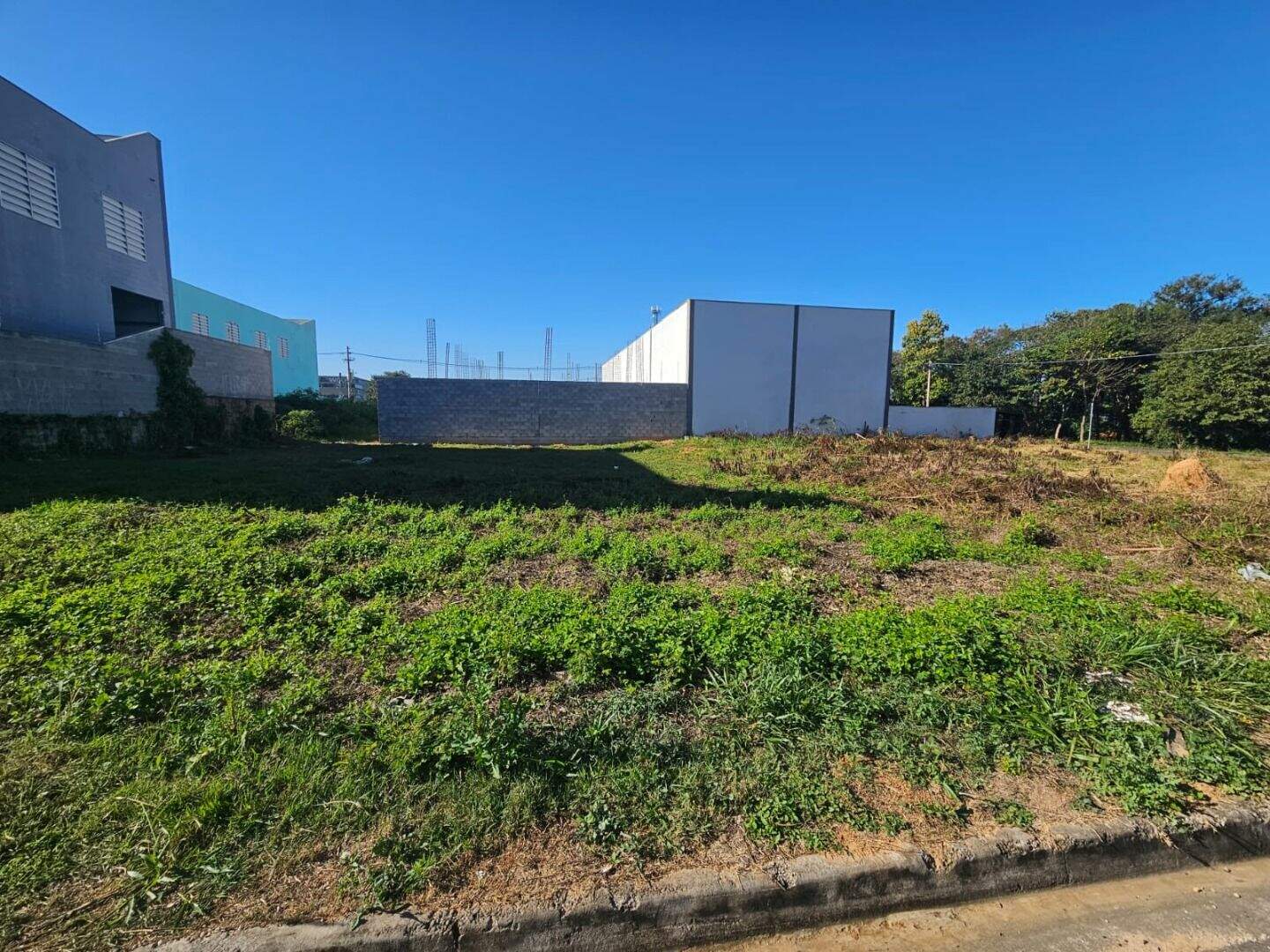 Terreno à venda no Jardim Santorini: 