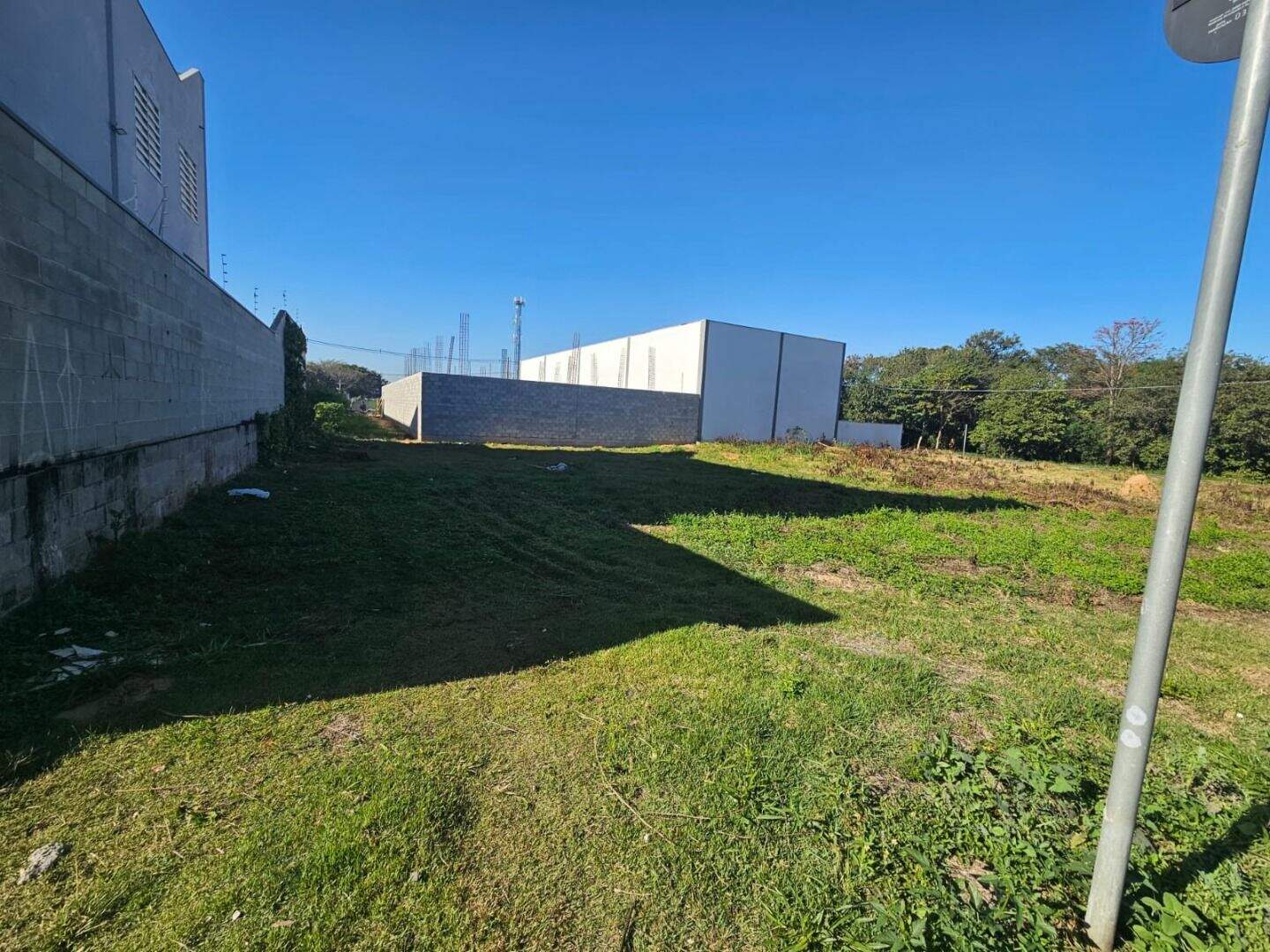 Terreno à venda no Jardim Santorini: 