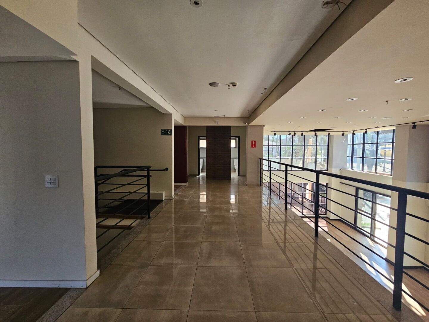 Salão para aluguel no Vila Sfeir: 