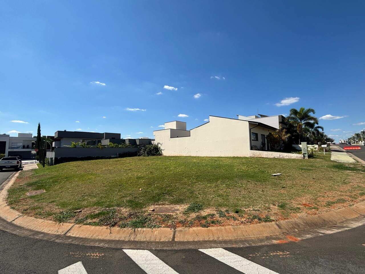 Terreno à venda no Jardim Residencial Dona Lucilla: 