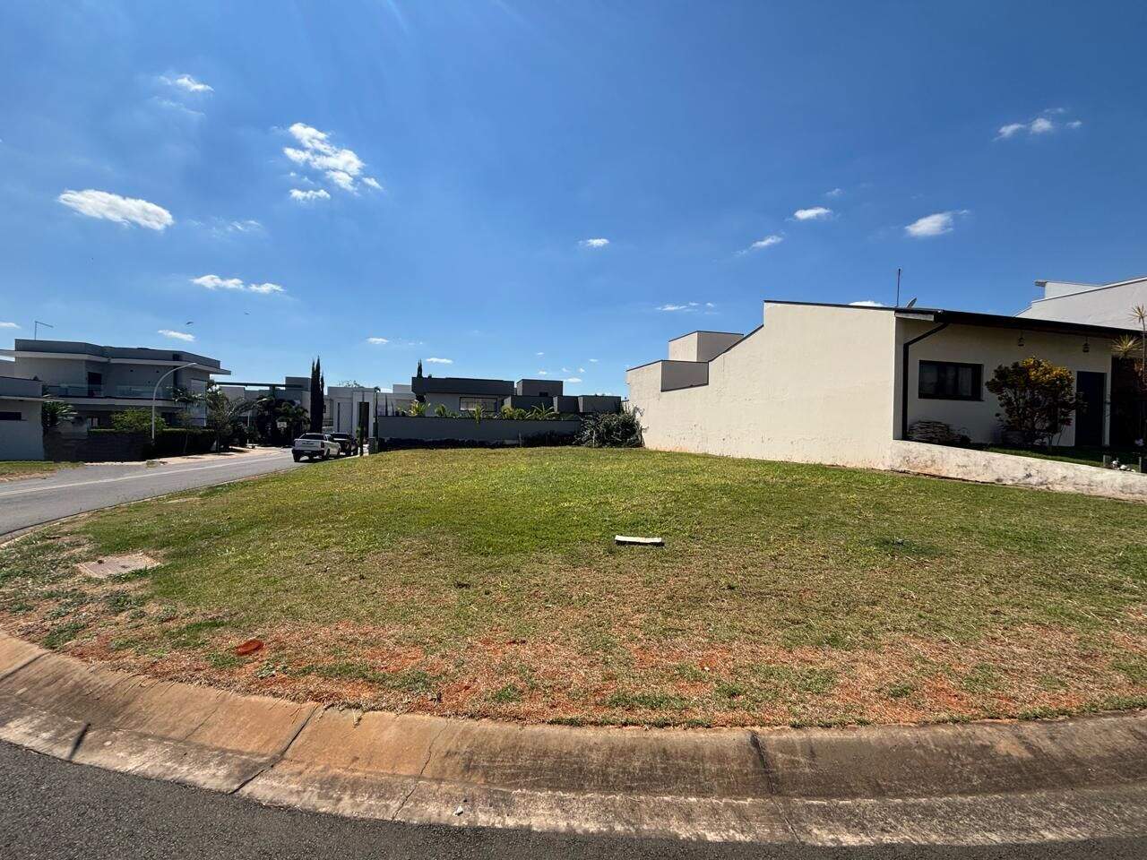 Terreno à venda no Jardim Residencial Dona Lucilla: 
