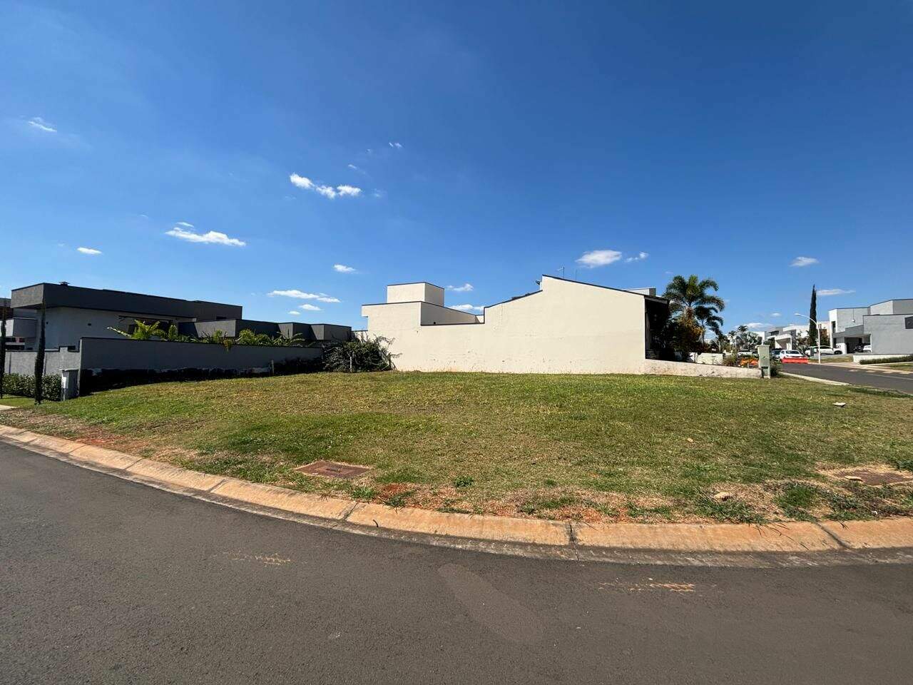 Terreno à venda no Jardim Residencial Dona Lucilla: 