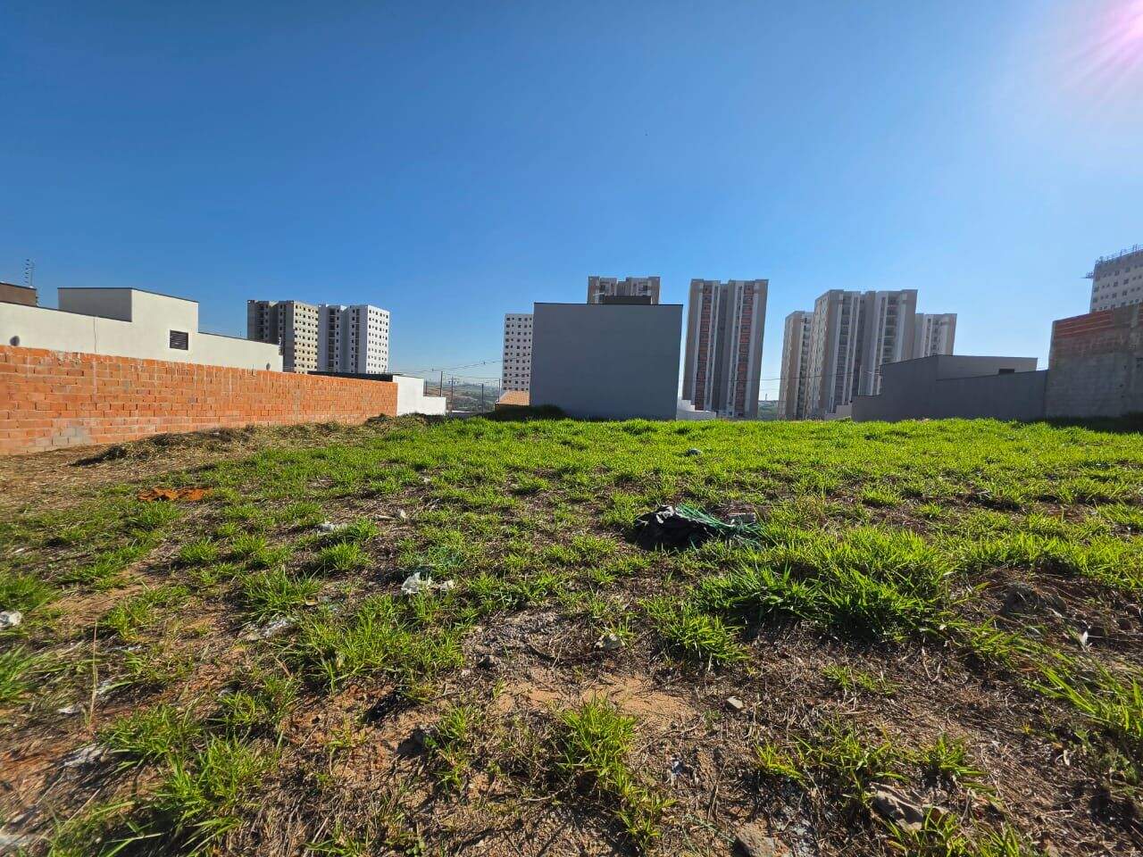 Terreno à venda no Jardim Bom Sucesso: 