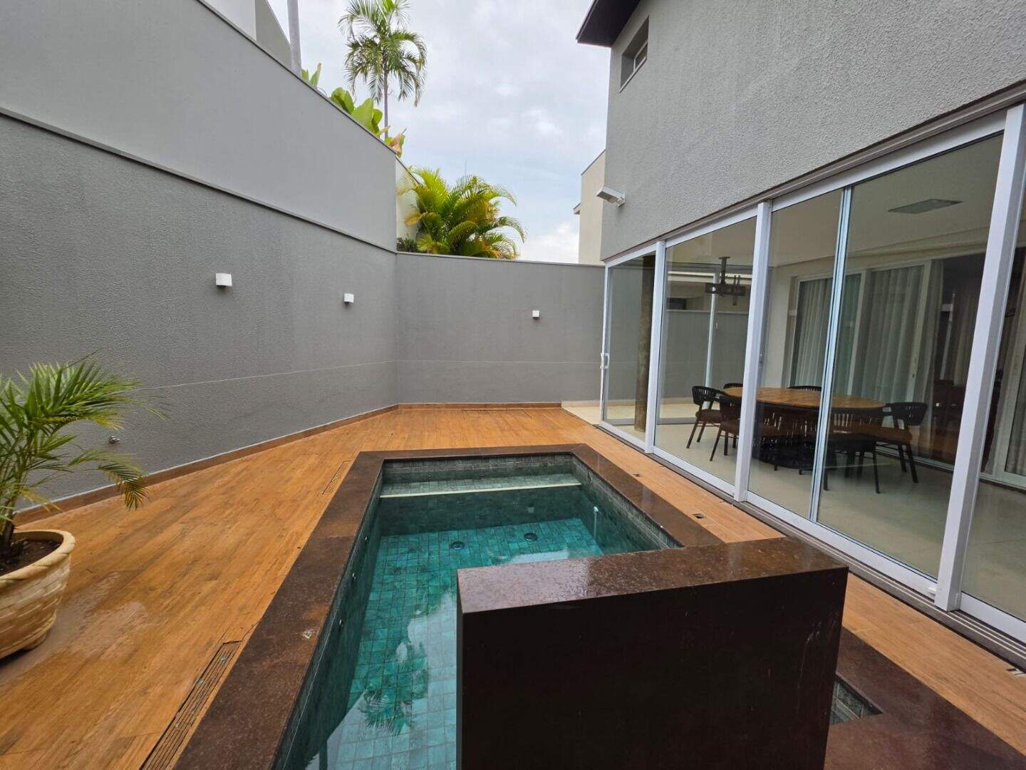 Sobrado para aluguel no Jardim Vila Paradiso: 