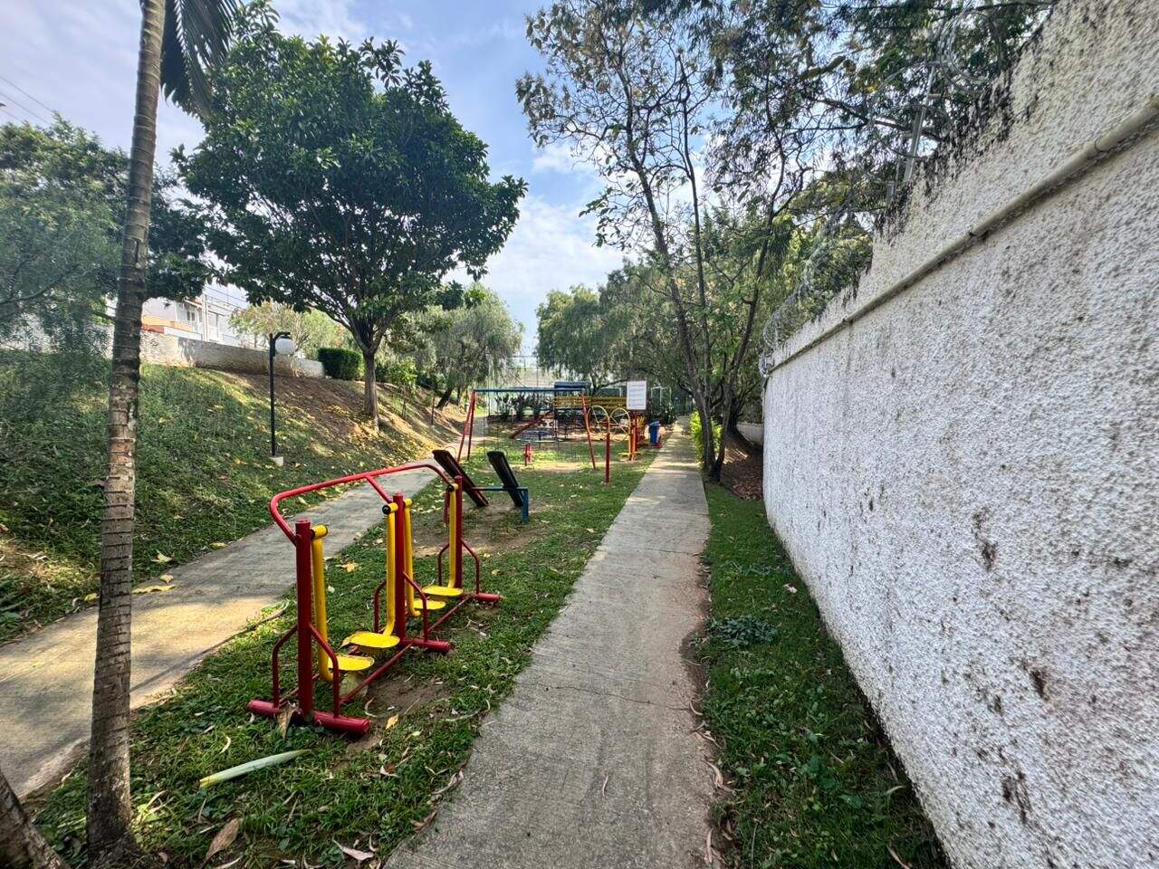 Sobrado à venda no Portal das Acácias: 