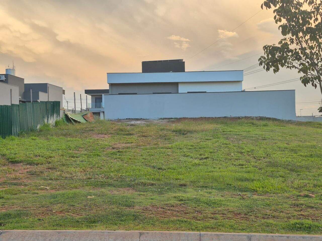 Terreno à venda no Núcleo Residencial Professor Carlos Aldrovandi: 
