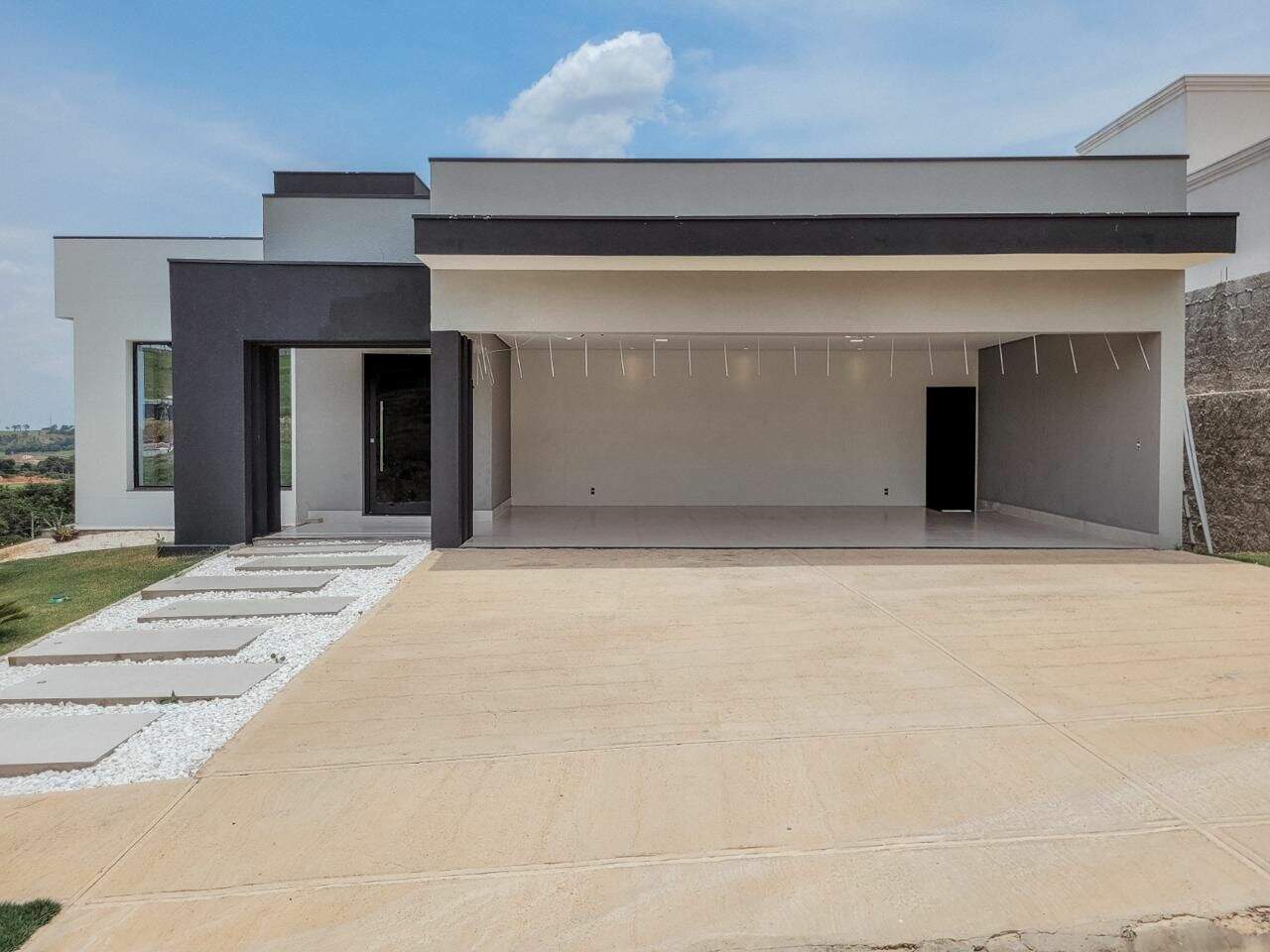 Sobrado à venda no Parque Residencial Indaiá: 