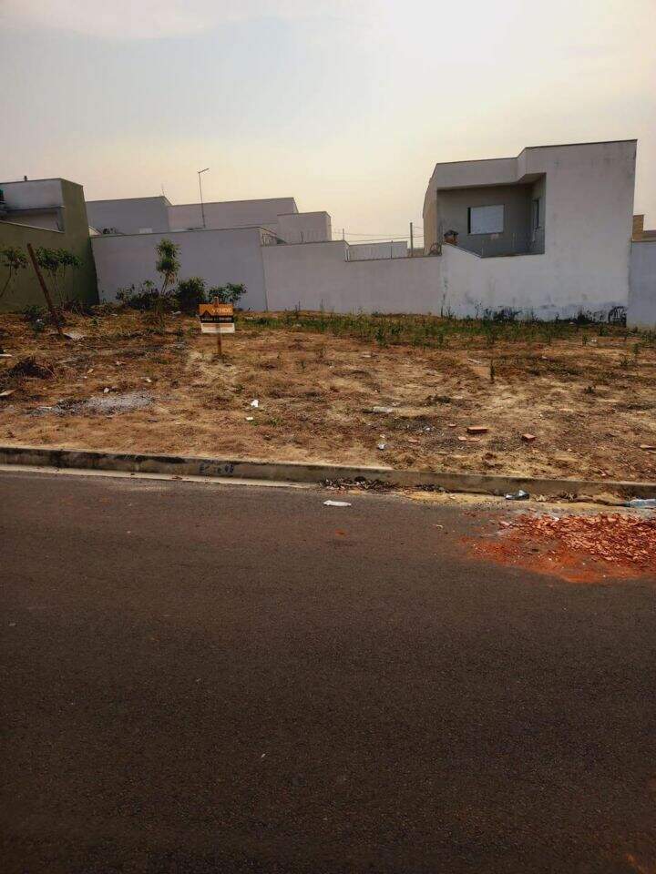 Terreno à venda no Jardim Veneza: 