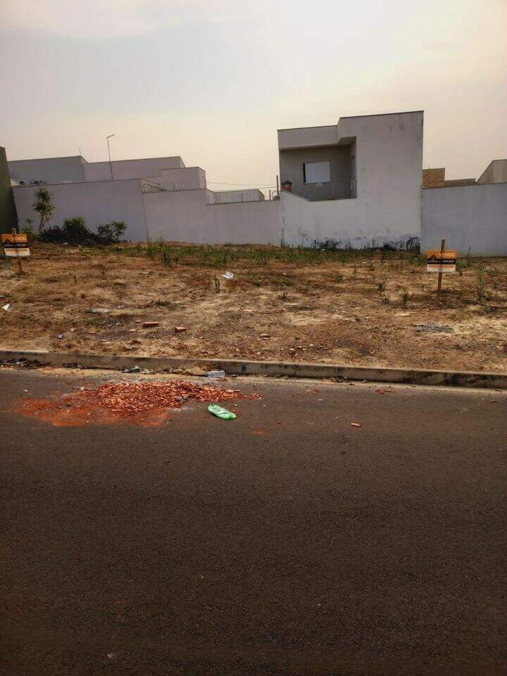 Terreno à venda no Jardim Veneza: 