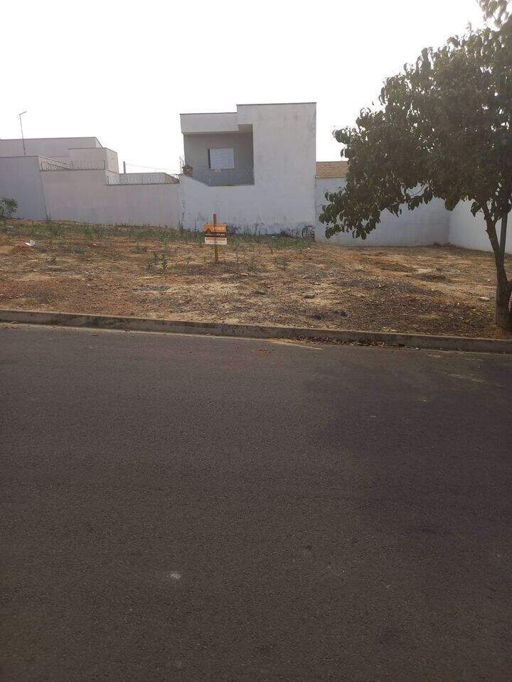 Terreno à venda no Jardim Veneza: 