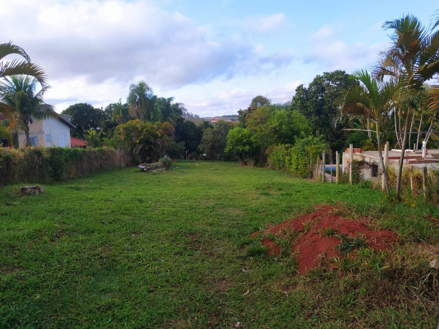 Terreno à venda no Terras de Santa Rosa: 