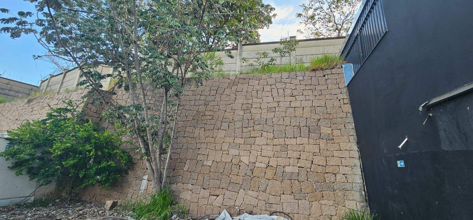 Terreno à venda no Jardim Portal dos Ipês: 