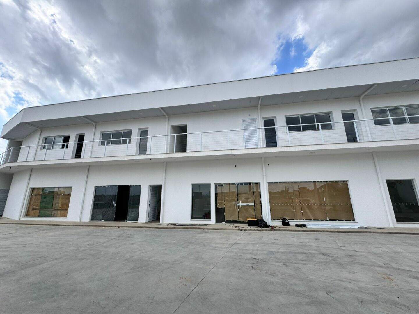 Sala para aluguel no Jardim Santiago: 