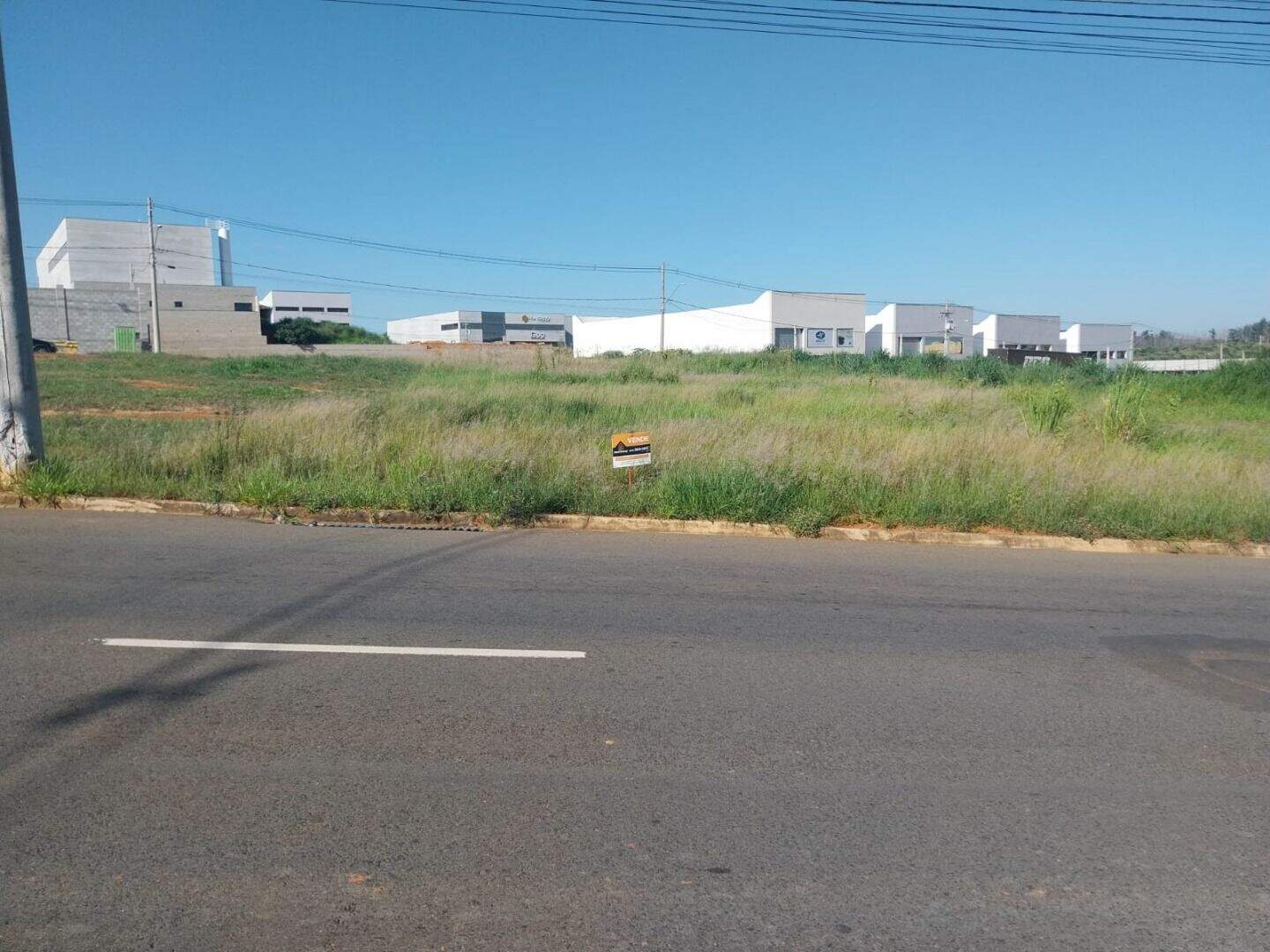 Terreno à venda no Europark Comercial: 