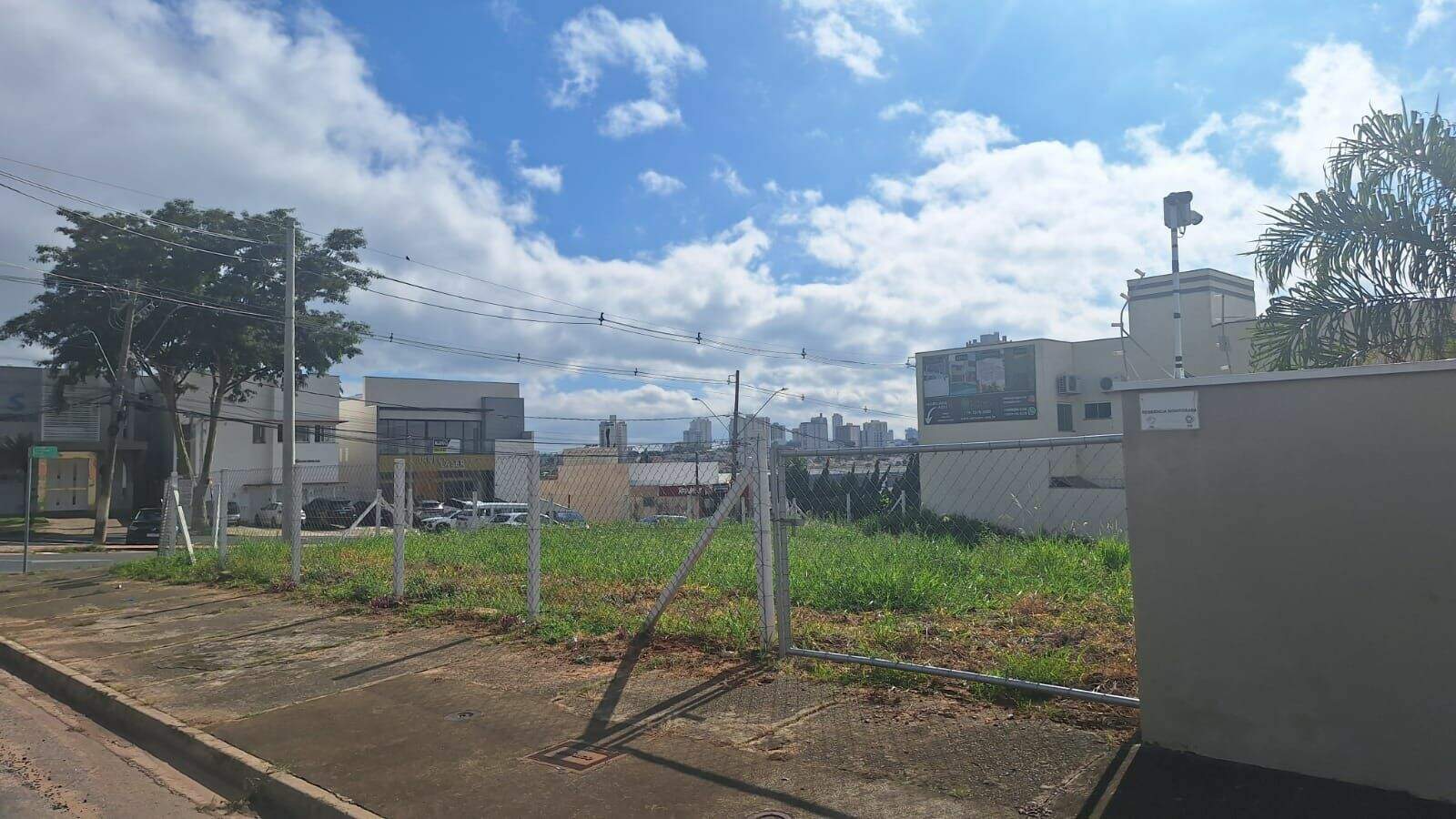 Terreno à venda no Jardim Esplanada: 