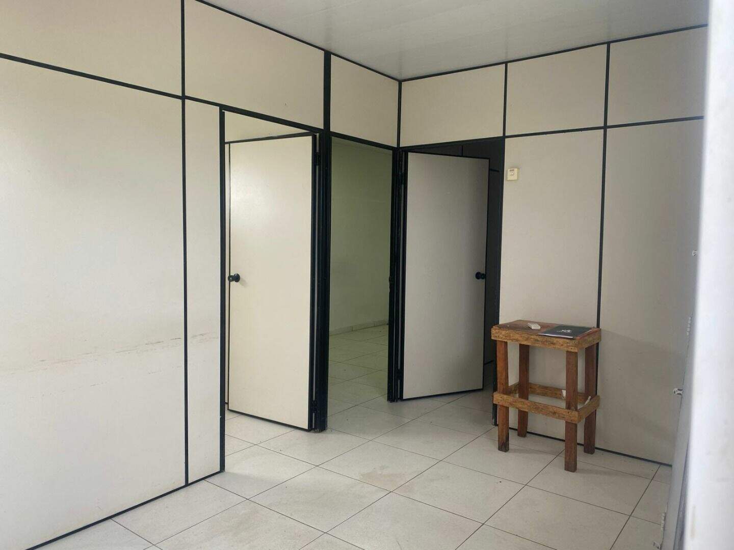 Sala para aluguel no Europark Comercial: 