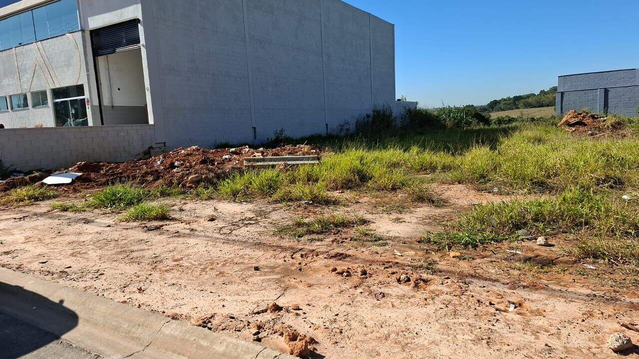 Terreno à venda no Loteamento Comercial Bortoletto: 