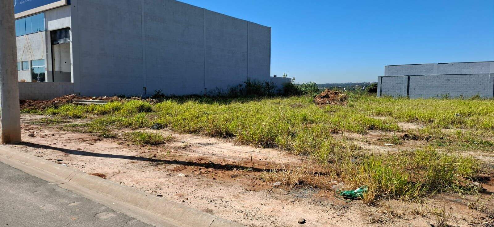 Terreno à venda no Loteamento Comercial Bortoletto: 