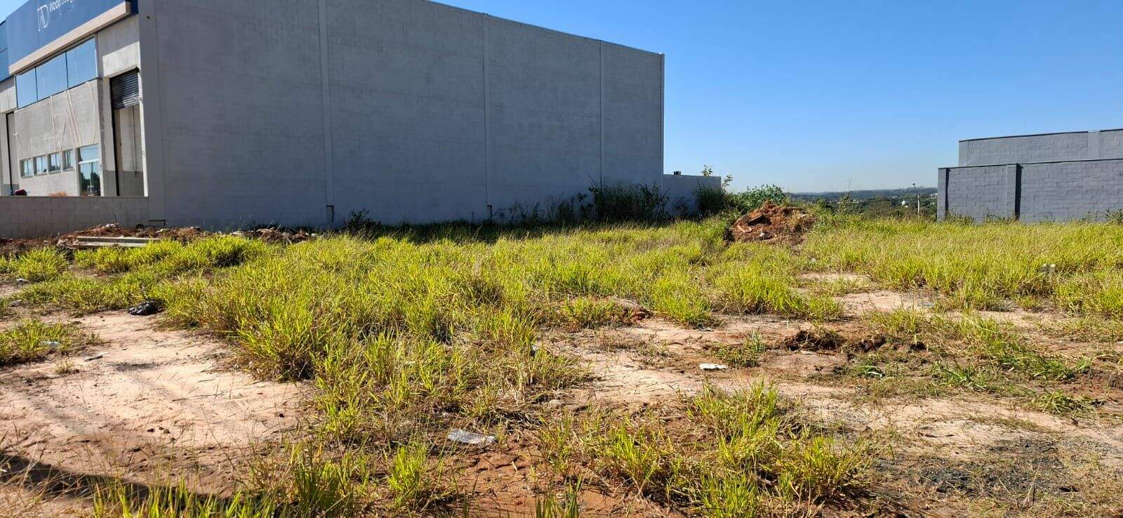 Terreno à venda no Loteamento Comercial Bortoletto: 